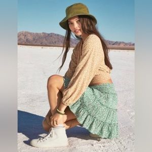 American Eagle 🦅 XS mini skirt! Adorable green floral pattern!